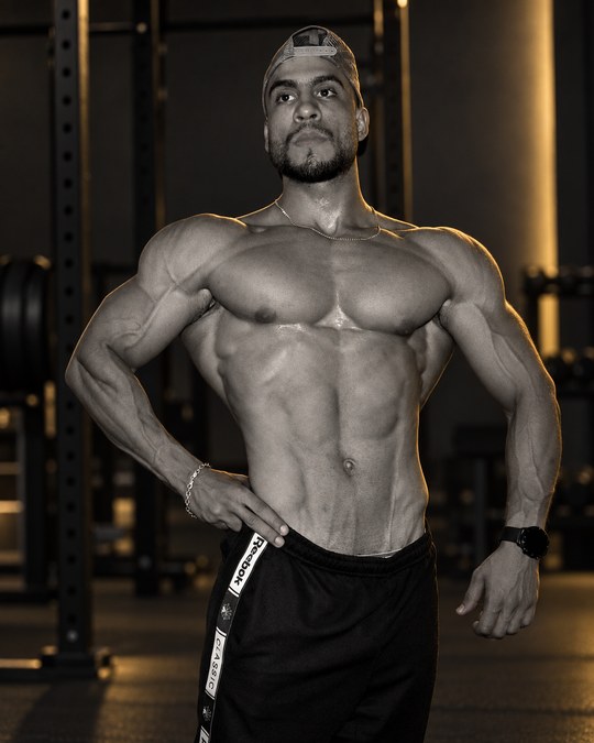 Khaldoune Palamino dans une salle de musculation