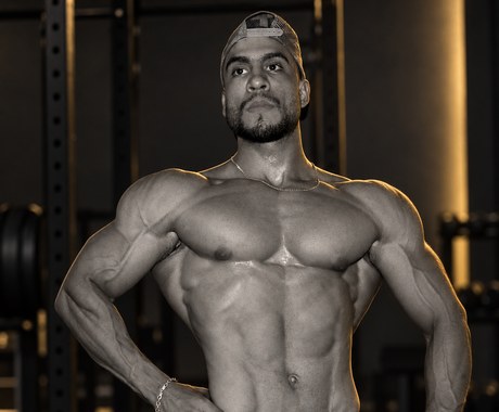 Khaldoune Palamino, coach Physique Authority dans une salle de musculation