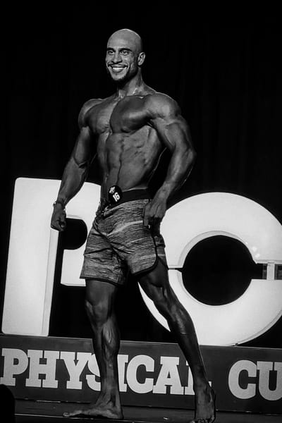 Palaminofit — athlète IFBB sur scène de compétition